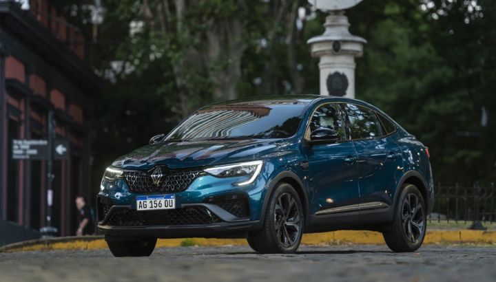 Renault presenta el Arkana E-Tech Hybrid en Cariló: a la venta en marzo