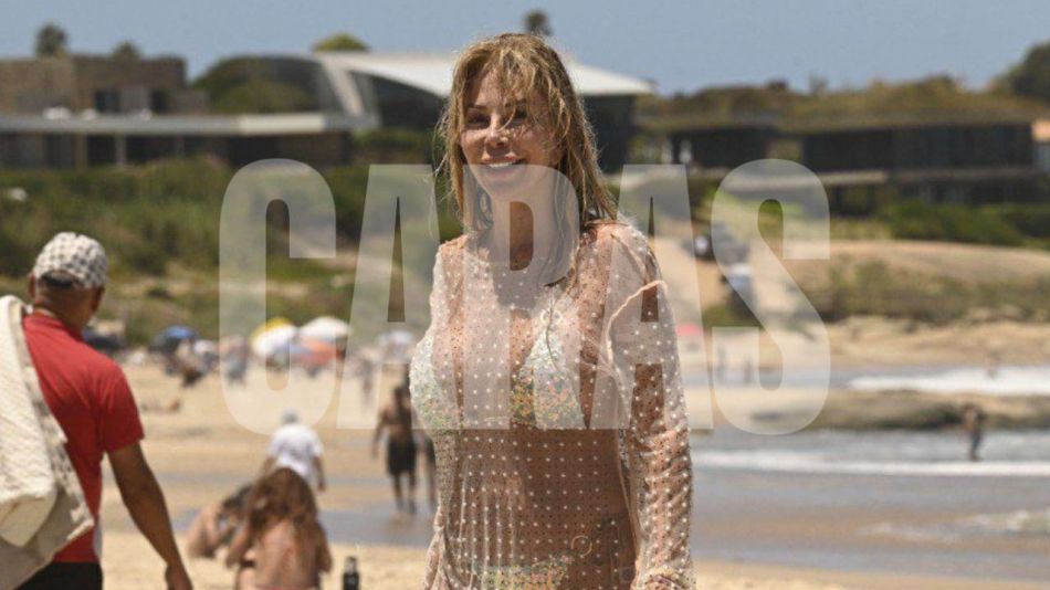 Graciela Alfano en las playas de Punta del Este