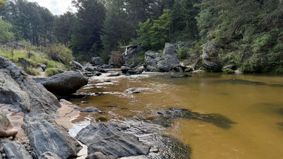 Contaminación del río en La Cumbrecita