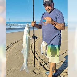 En Miramar se pueden obtener pejerreyes de gran porte como el que se ve en la foto.