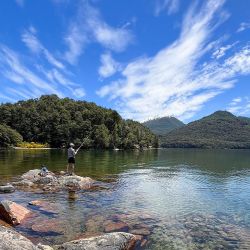 Las playas lacustres de Bariloche son un gran aliado para combatir el calor este verano.