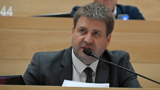 Gvozdenovich pidió cerrar los Centros Cívicos y tensó la disputa con Llaryora por el tamaño del Estado