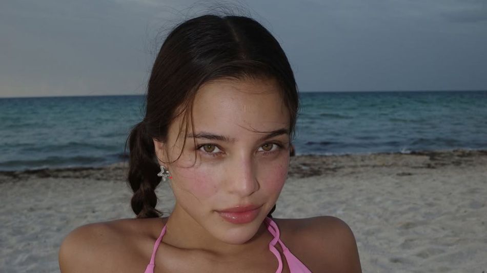 Emilia Mernes mostró su nuevo look ayer por la tarde ante sus seguidores de Instagram