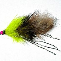 Arcoíris del Futaleufú pescada vadeando con una Striptease oliva con agregado de una cuenta de plástico en el tippet simulando una ova. Y Pablo pescando los drop offs de la laguna Larga desde el bote