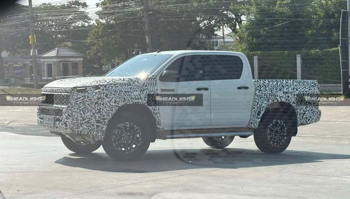 Primera aparición de la nueva Toyota Hilux: ¿generación inédita o un gran restyling?