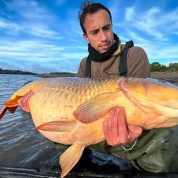 Tras varios días nulos de pique, un cambio en la dirección del viento y la lluvia despertaron la actividad de los peces.