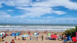 Villa Gesell, uno de los destinos turísticos clásicos de las temporadas de verano en Argentina