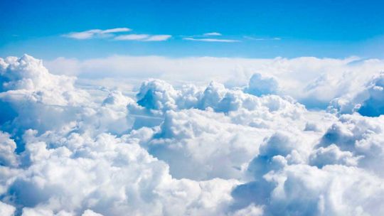 Clima en Bahía Blanca: cielo cubierto y marcado viento del noroeste durante toda la jornada