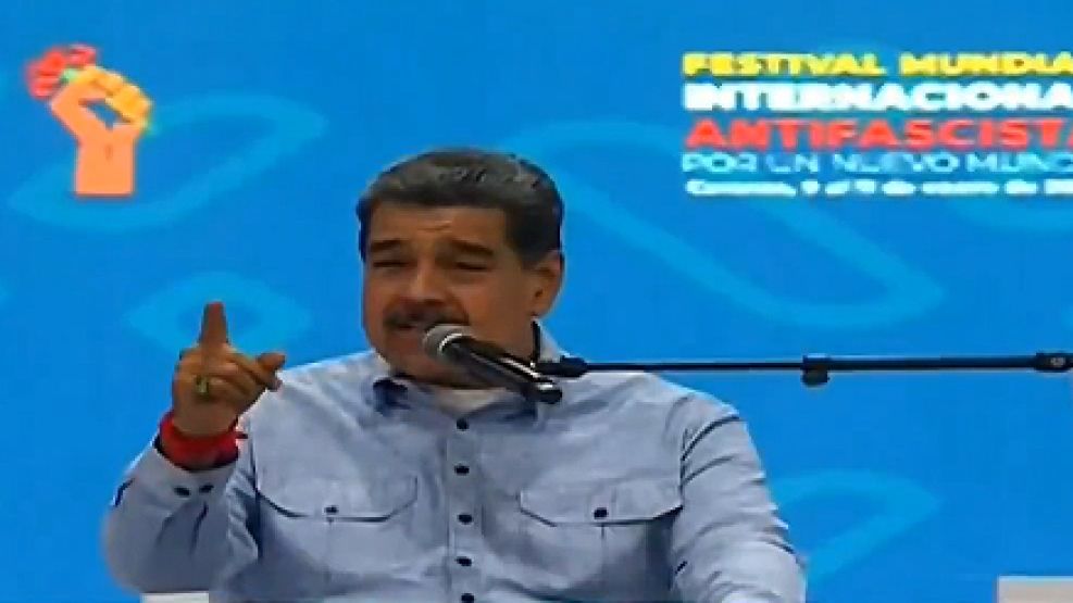 Maduro, cantando "soy un soldado de Perón"...