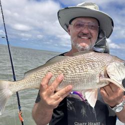 En plena temporada estival, la afluencia de turistas a las playas fue notoria y eso quedó evidenciado en imágenes de balnearios colmados. Afecta la pesca costera y el que se embarca se asegura más los resultados. 