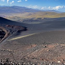 ¿Cómo ser parte de la travesía que consquistará el cráter del volcán mendocino Payún Matrú en febrero de 2025?
