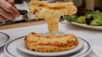 Tortilla de papas cremosa con queso provolone: paso a paso para un plato irresistible