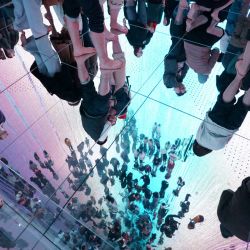 Los turistas visitan el teamLab Planets Tokyo en Tokio. | Foto:Kazuhiro Nogi / AFP