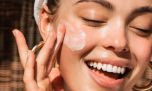 Una influencer beauty en sus 30 transforma su rostro lleno de acné gracias a su rutina de belleza: piel suave, brillante y muy saludable