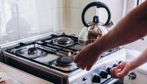 Hornalla encendiendo gas fuego