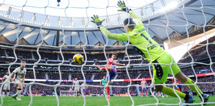 Imagen de Julián Alvarez, de Atlético de Madrid, marcando un gol durante el partido de LaLiga española entre Atlético de Madrid y CA Osasuna, en Madrid, España.