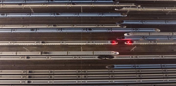 Esta fotografía aérea muestra trenes bala estacionados en una estación en preparación para la llegada del Festival de Primavera, antes del Año Nuevo Lunar de la Serpiente, en Nanjing, provincia oriental china de Jiangsu.