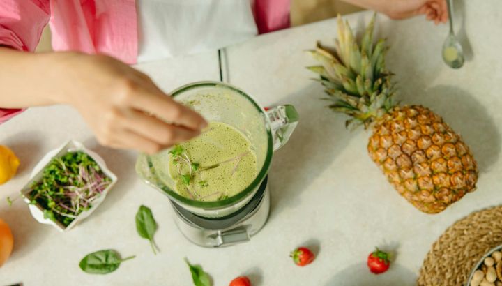 Alimentos frescos para mantenerte hidratada y saludable en días de calor