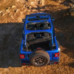 El Jeep Wrangler Rubicon  se renueva ofreciendo un nuevo motor turboalimentado, una estética exterior actualizada e incorporando tecnología avanzada en su interior. 