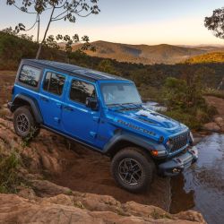 El Jeep Wrangler Rubicon  se renueva ofreciendo un nuevo motor turboalimentado, una estética exterior actualizada e incorporando tecnología avanzada en su interior. 