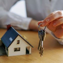 El mercado inmobiliario argentino se adapta a nuevas tendencias y desafíos, con perspectivas de recuperación y crecimiento para 2025. | Foto:Goodlymedia