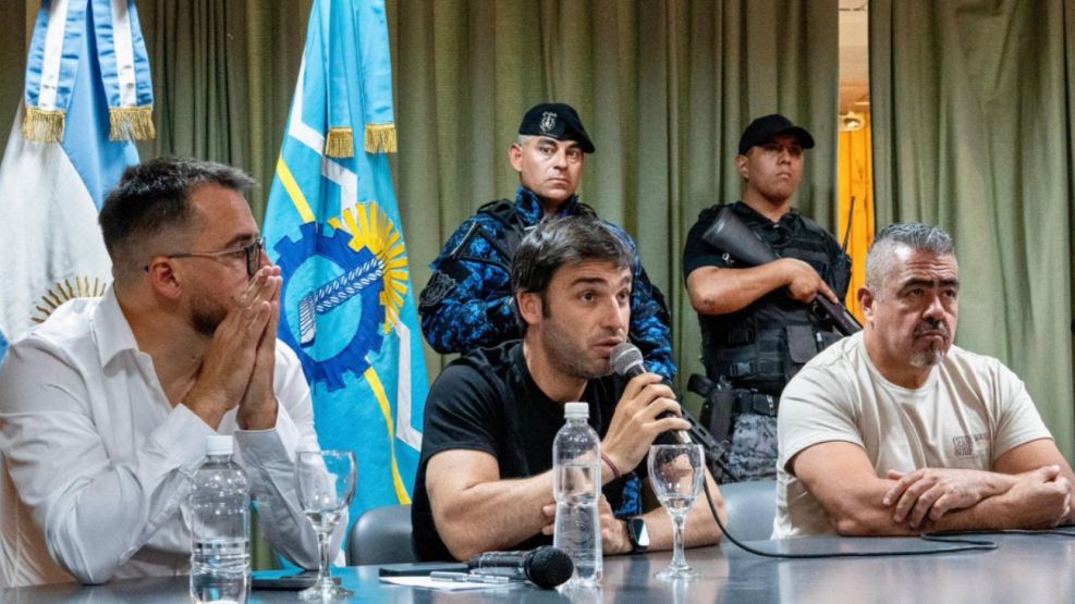 Incendios en la Patagonia: el gobernador Ignacio Torres acusó a grupos mapuches de iniciar el fuego