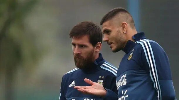 Mauro Icardi junto a Lionel Messi