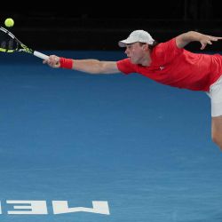 El estadounidense Alex Michelsen durante su partido individual masculino en el noveno día del torneo de tenis Abierto de Australia en Melbourne. Foto de Adrian DENNIS / AFP | Foto:AFP