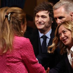 El presidente de Argentina, Javier Milei, Kevin McCarthy, y la primera ministra de Italia, Giorgia Meloni, llegan al Capitolio de Estados Unidos en Washington, DC. Foto de Chip Somodevilla / AFP | Foto:AFP