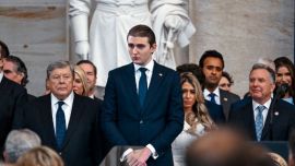 "¡La están matando!": El desesperado llamado de Barron Trump para frenar a un violador en vivo