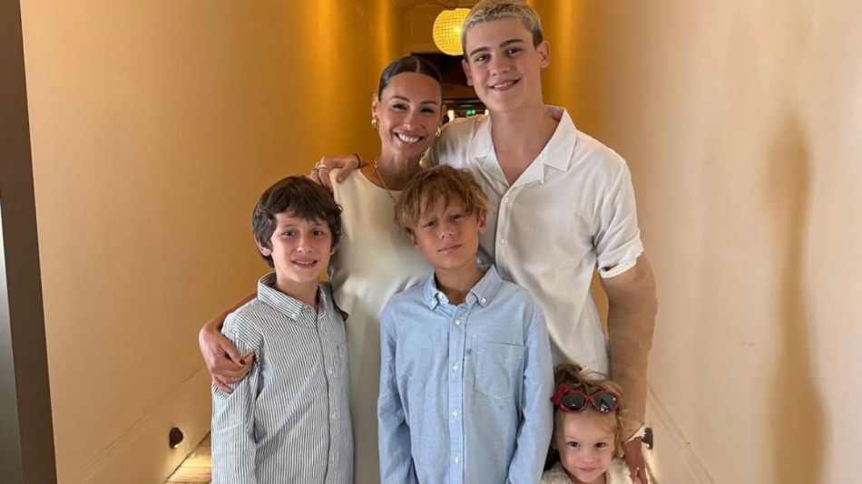 Una a una, todas las postales del viaje de Pampita con sus hijos a Orlando