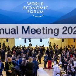 Los asistentes participan en la reunión anual del Foro Económico Mundial (WEF) en Davos. Foto de FABRICE COFFRINI / AFP | Foto:AFP