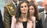 La reina Letizia apuesta por el fast fashion con un blazer de rebaja de Zara