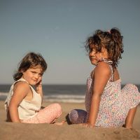 Diseño para volver a lo esencial. Pineco lanza su nueva colección de moda infantil Raíces de la Esencia