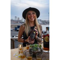 "La Dama del Whisky: El Sueño Marplatense que Conquista Paladares"