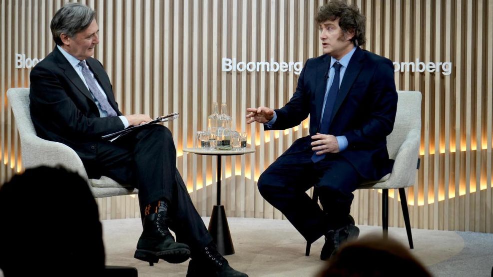 El presidente Javier Milei en la entrevista con la Agencia de Noticias Bloomberg