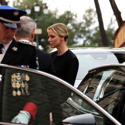 La princesa Charlene de Mónaco llega para asistir al funeral de Didier Guillaume, exministro francés y jefe del gobierno monegasco, en Mónaco. Foto de Valery HACHE / AFP | Foto:AFP