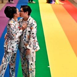 Casi 2.000 parejas del mismo sexo y transexuales se casaron en Tailandia, cuando entró en vigor la ley de matrimonio igualitario del reino. Foto de Lillian SUWANRUMPHA / AFP | Foto:AFP