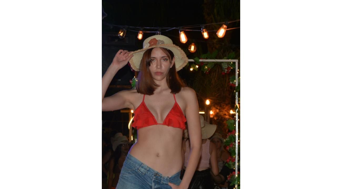 Ragazza Modelsagency inicia el 2025 con un deslumbrante desfile en La Surfera Beach
