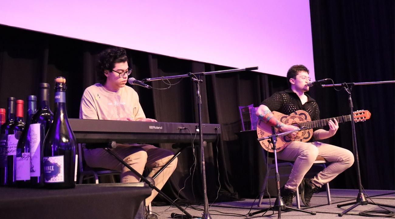 Presentación del dúo Fabio & Bruno en el premio internacional familia empresaria de Latinoamérica en Mendoza