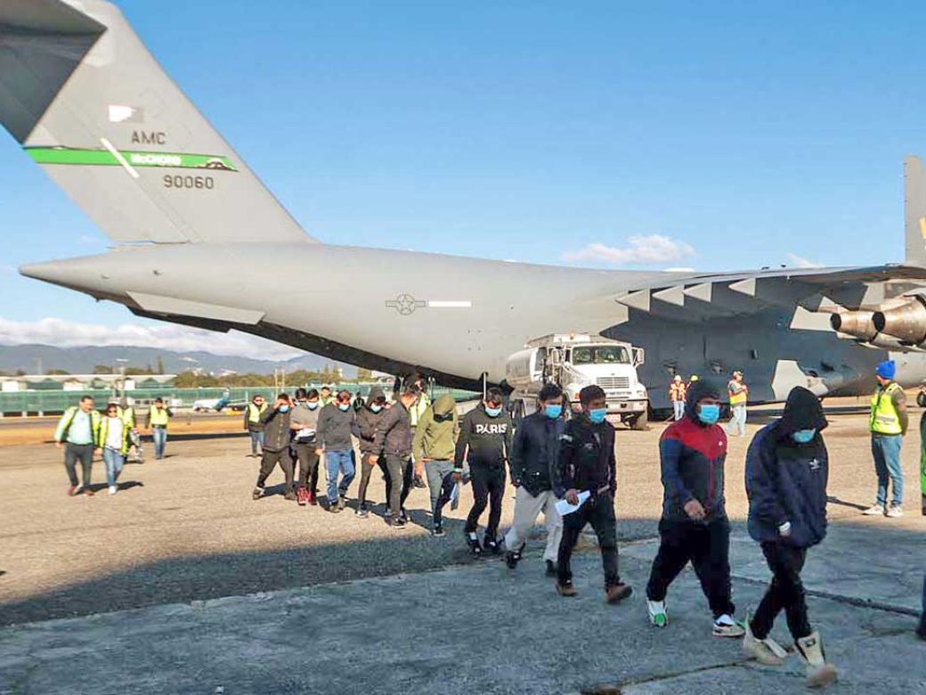 https://fotos.perfil.com/2025/01/25/trim/1040/780/25012025guatemalainmigrantesdeportadosafpg-1954737.jpg