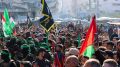 Miembros de Hamás en el lugar donde las cuatro rehenes israelíes fueron entregadas a la Cruz Roja.