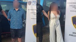 Una pareja con una lujosa camioneta Toyota intentó sobornar a la policía en Puerto Madero, y fueron detenidos.