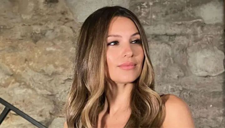 Vestido marrón sin mangas al estilo Pocahontas, el impactante look que lució Pampita gracias a un emprendedor