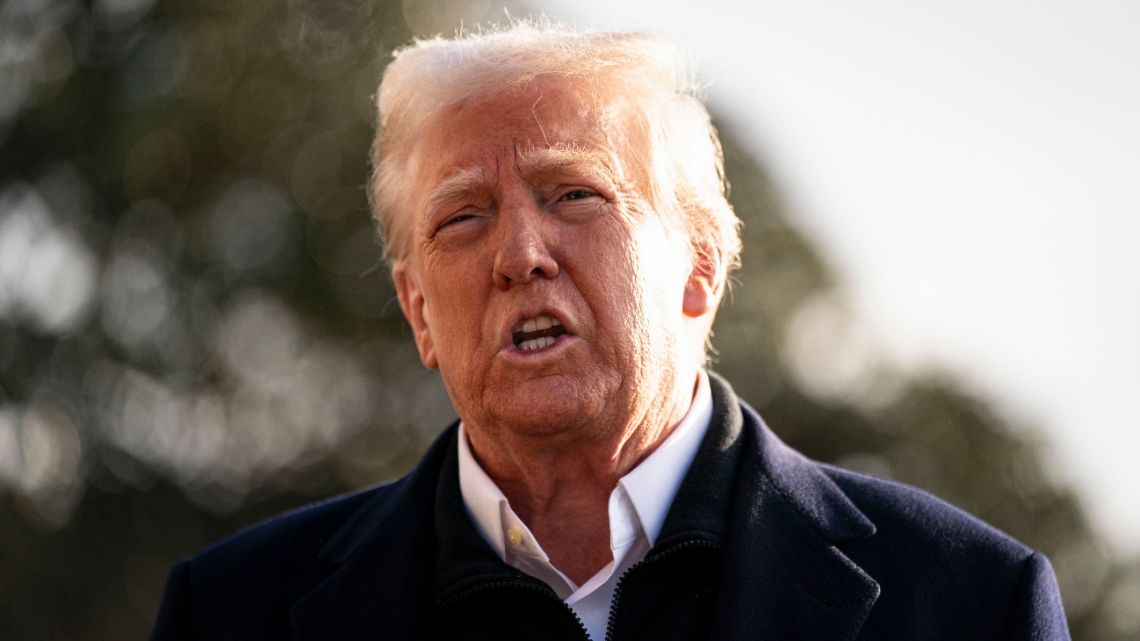 US President Donald Trump pulled the threat of 25% tariffs on Colombia after reaching a deal on the return of deported migrants.