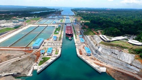 Por El Niño, el canal de Panamá reduce el tránsito de buques y afecta al comercio mundial