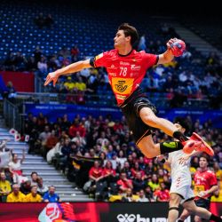 El lateral derecho español Djordje Cikusa Jilicic dispara durante el partido de la ronda preliminar del Grupo F entre España y Japón del Campeonato Mundial de Balonmano Masculino de la IHF en Oslo, Noruega. | Foto:Beate Oma Dahle / NTB / AFP