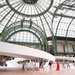 Modelos presentan creaciones de Chanel durante la Semana de la Alta Costura Primavera/Verano 2025, en París, Francia. | Foto:Xinhua/Gao Jing