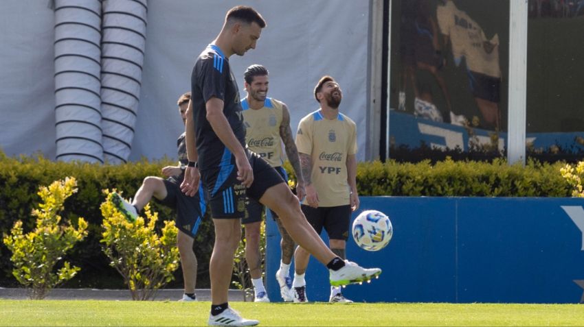 Scaloni piensa en la clasificación para dirigir su segunda Copa del Mundo.