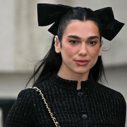 Dua Lipa y el encanto de Chanel: una musa para el iconico bolso CHANEL 25
